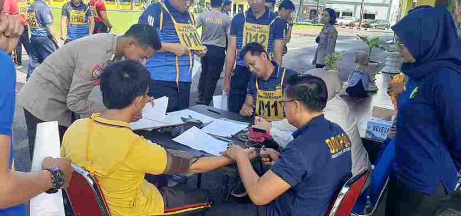 Personil Polres Bangka Tengah jalani program tes kesamaptaan jasmani berkala.