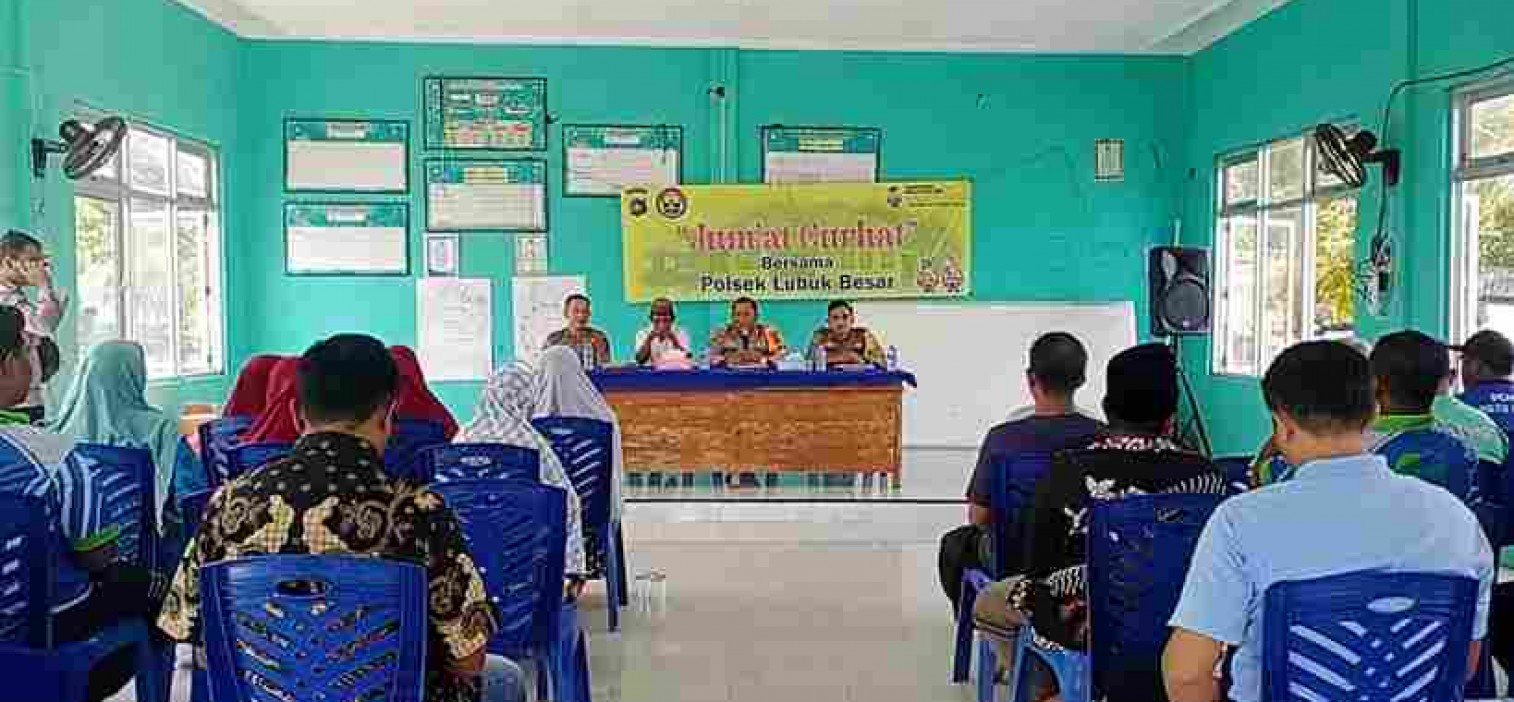 “AKBP. Dwi Budi Murtiono, S.IK, MH gelar Jumat curhat di Desa Batu Beriga, warga berharap dibangun Pos Polisi”