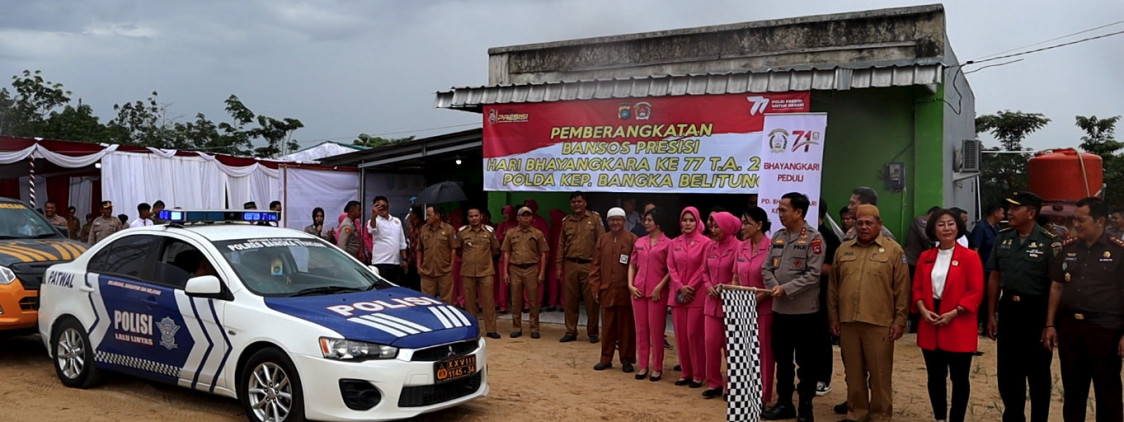 Polres Bangka Tengah dan Polsek jajaran bagikan 1.050 paket Bansos dibulan bakti hari Bhayangkara ke 77.