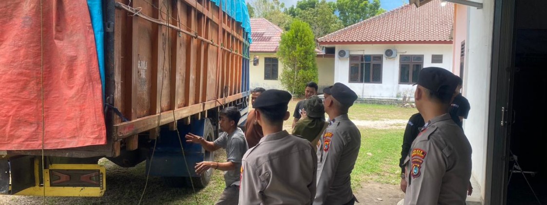 KPU Bangka Tengah mulai terima logistik Pemilu Polres Bateng jaga gudang logistik Pemilu.
