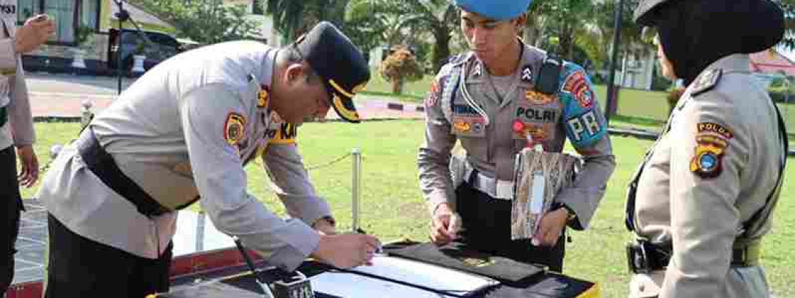 KAPOLRES BANGKA TENGAH PIMPIN UPACARA PELANTIKAN KABAG OPS
