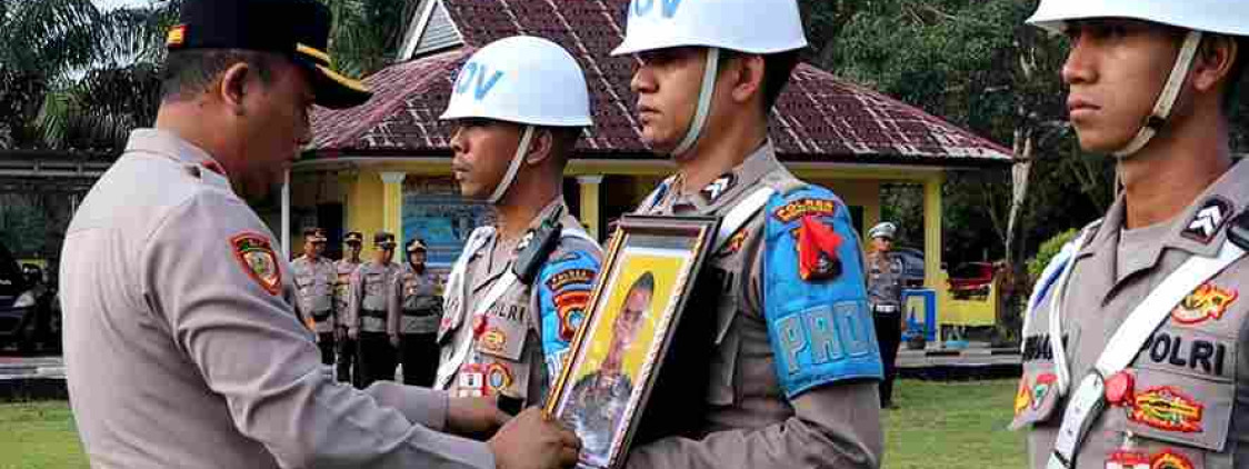 POLRES BANGKA TENGAH GELAR UPACARA PTDH