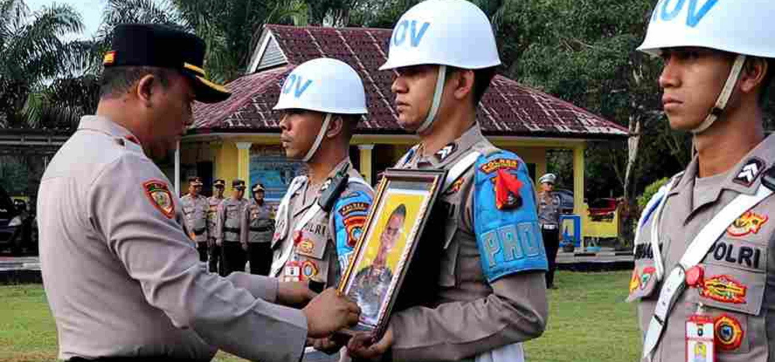 POLRES BANGKA TENGAH GELAR UPACARA PTDH
