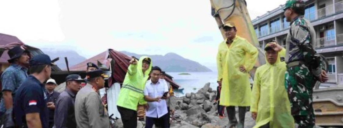 Kapolda Sumut Salurkan Bantuan dan Pastikan Pencarian Korban Longsor di Humbahas