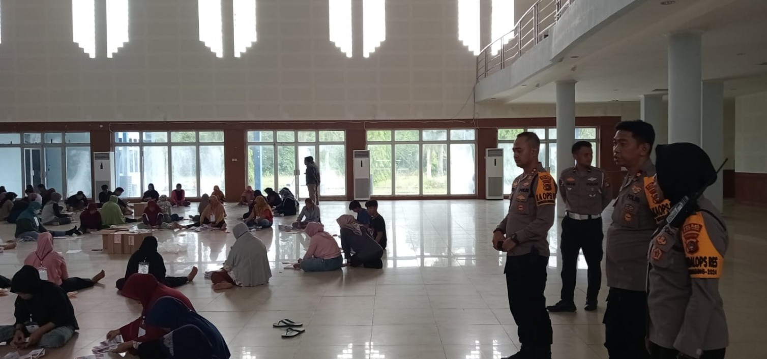 Polres Bangka Tengah Amankan Pelipatan Surat Suara Pilkada 2024 di GSG Koba