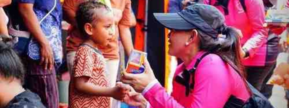 Ketum Bhayangkari Distribusikan Bantuan ke Pengungsi Erupsi Gunung Lewotobi
