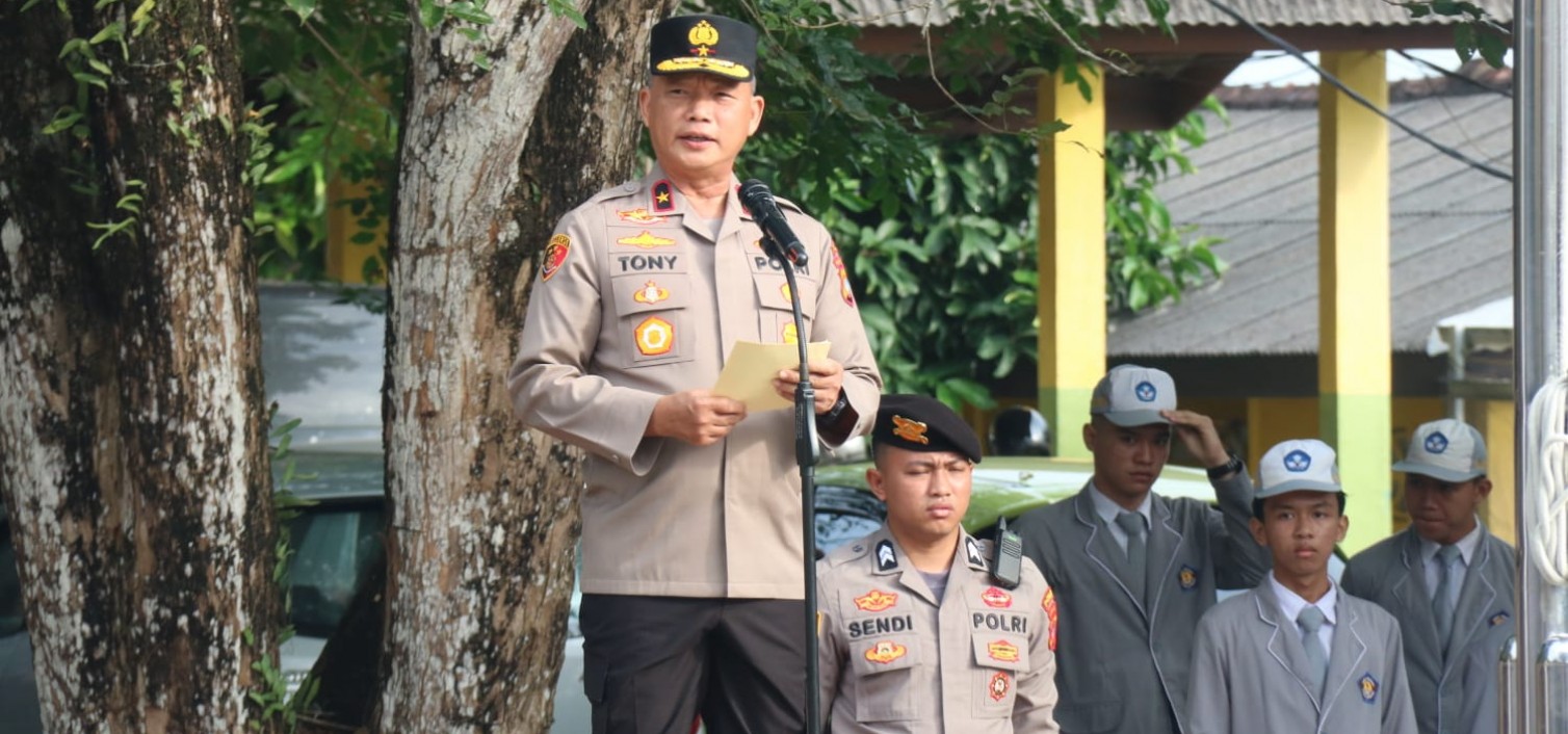 Wakapolda Babel Jadi Pembina Upacara Di SMAN 1 Pangkalpinang, Ajak Guru Dan Siswa Tolak Dan Berantas Geng Motor