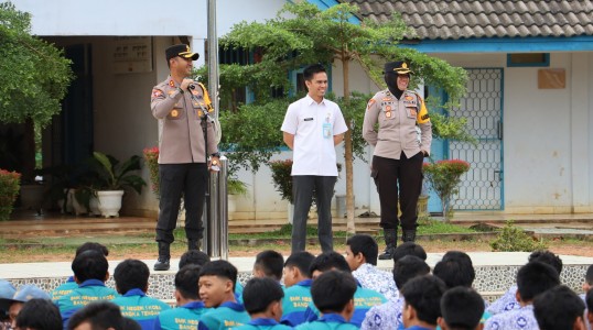 Tingkatkan Kesadaran Berlalu Lintas, Polres Bangka Tengah Gelar Sosialisasi di SMKN 1 Koba