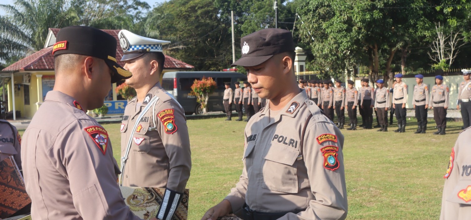 Polres Bangka Tengah Gelar Upacara Hari Kesadaran Nasional dan Berikan Reward kepada Personel Berprestasi