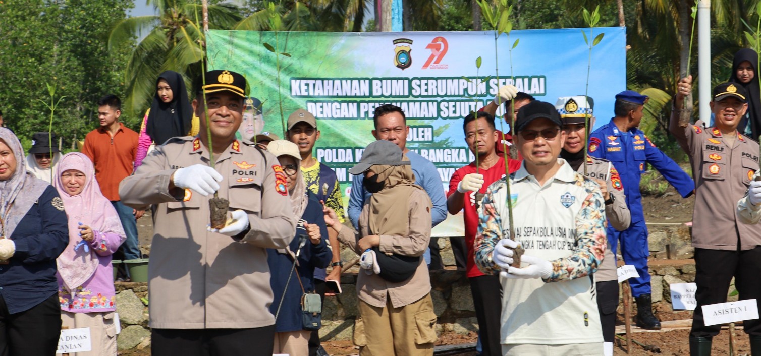 Kolaborasi Lingkungan di Kurau: Kapolres Bangka Tengah Hadiri Aksi Pembongkaran dan Penanaman Mangrove