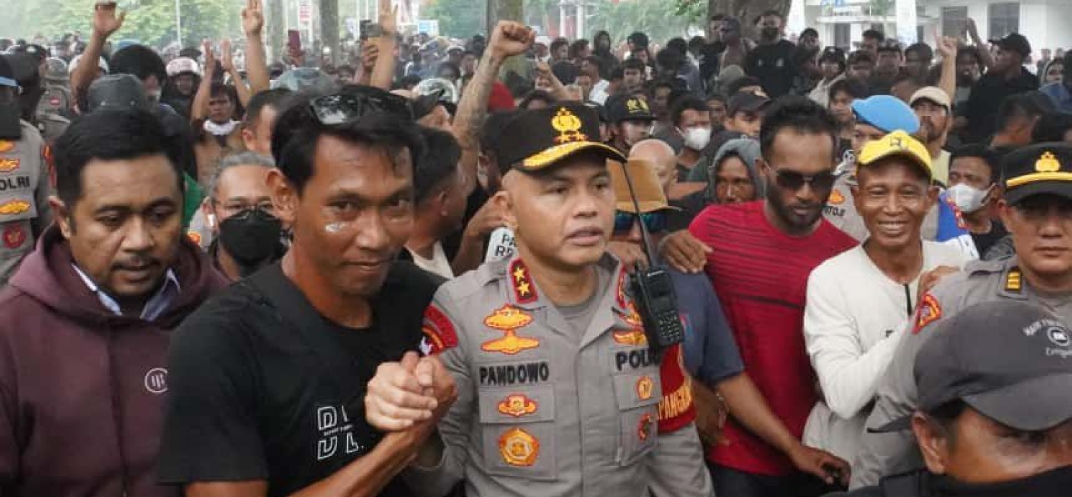 Temui Massa Aksi Unras Di PT. Timah, Kapolda Babel Imbau Masyarakat Tertib Dan Tak Anarkis
