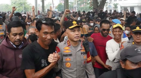Temui Massa Aksi Unras Di PT. Timah, Kapolda Babel Imbau Masyarakat Tertib Dan Tak Anarkis