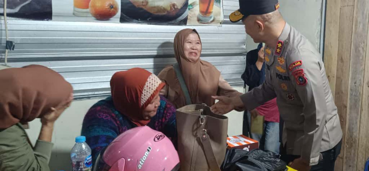 Temui Pedagang Terdampak Unras Di PT. Timah, Kapolda Babel Sampaikan Maaf Dan Siap Bantu Perbaiki