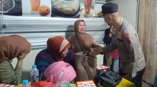Temui Pedagang Terdampak Unras Di PT. Timah, Kapolda Babel Sampaikan Maaf Dan Siap Bantu Perbaiki